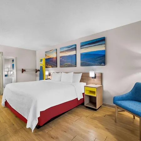 Wyndham Raleigh Midtown戴斯酒店外部照片