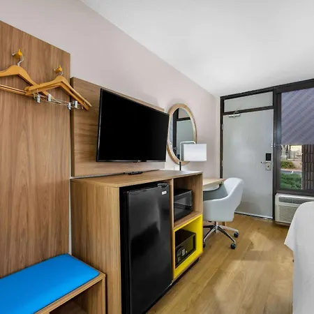 Wyndham Raleigh Midtown戴斯酒店外部照片