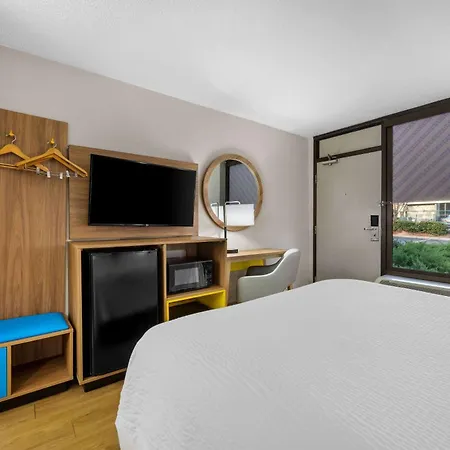 Wyndham Raleigh Midtown戴斯酒店外部照片